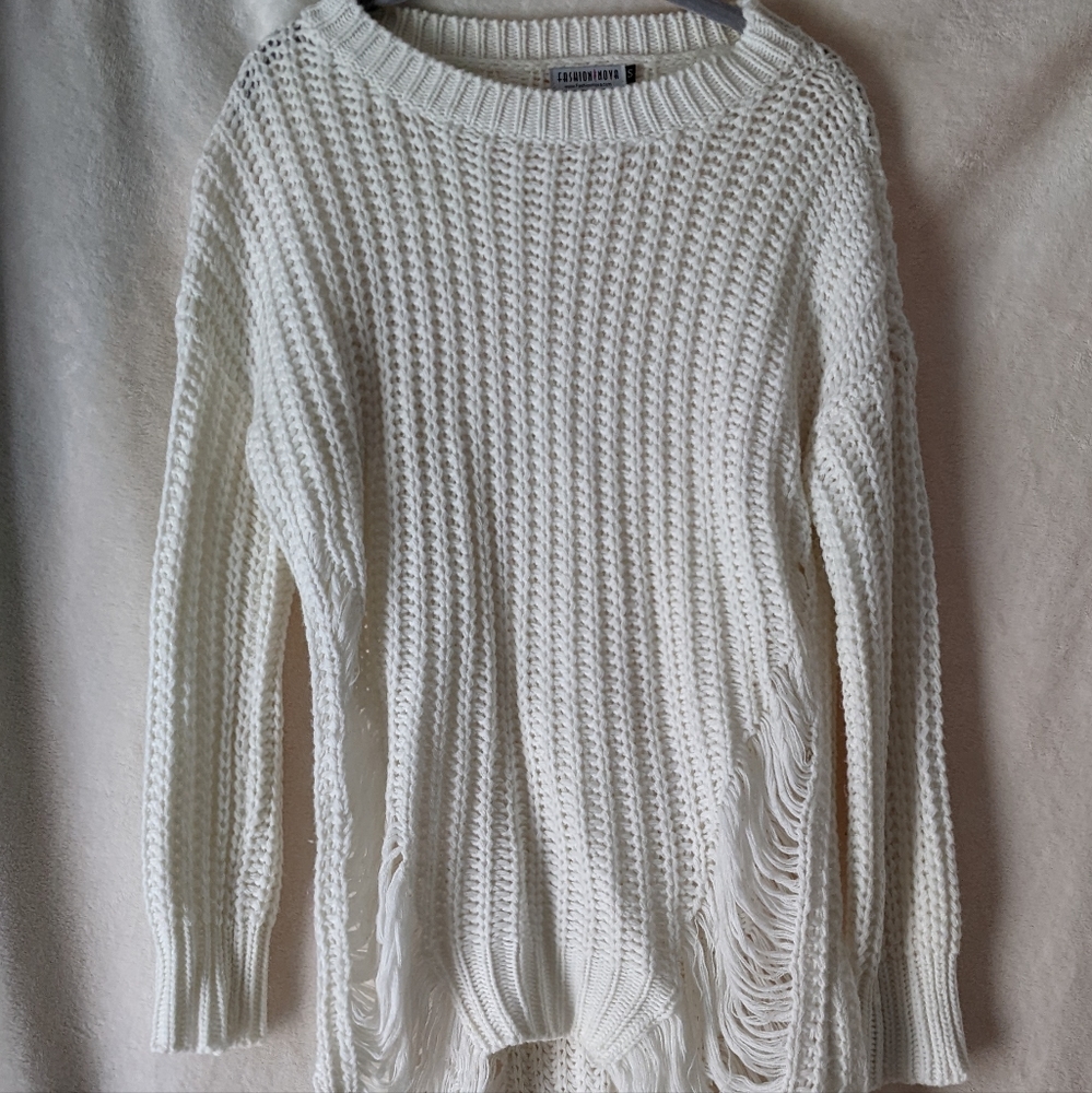 Women's off white sweater Size S Fashion Nova